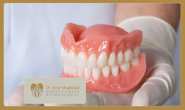 تمیز کردن روزانه دندان مصنوعی